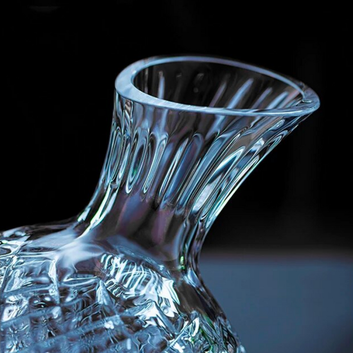 Crystal Decanter With Rotating Base